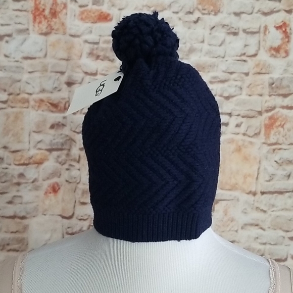 New UGG Pom Pom Beanie - Picture 2 of 11